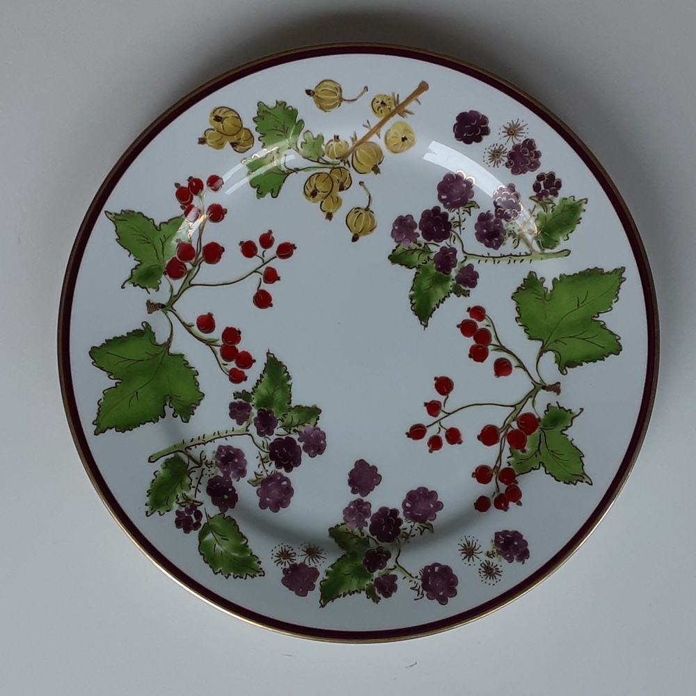 Crate & Barrel Berries Round Serving Platter Plate 12" Plum Gold Edging Detail